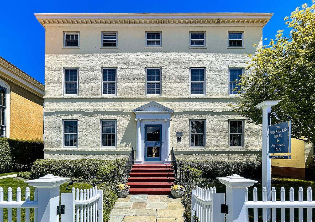 Colonial-era house on Thames Street in Newport's historic district